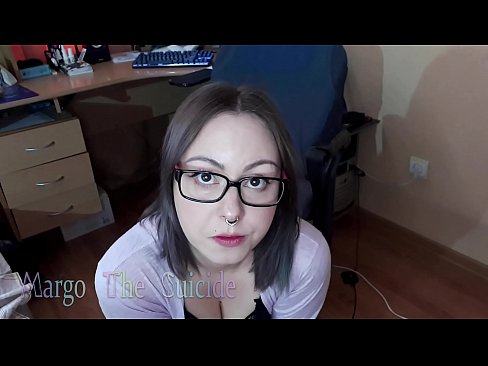 ❤️ Kynþokkafull stelpa með gleraugu sýgur dildó djúpt á myndavélinni ️❌ Gæðaklám á is.pornodil.ru ️❤