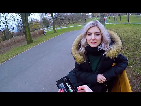 ❤️ Gleypir heitt ásamt ókunnugra fyrir peninga - blástur í garðinum eftir Evu Elfie ️❌ Gæðaklám á is.pornodil.ru ️❤